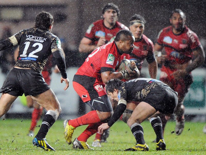 Mathieu Bastareaud: Could find no way through for Toulon as Montpellier won to book a quarter-final trip to Pool 5 winners Clermont, who beat Scarlets 29-0