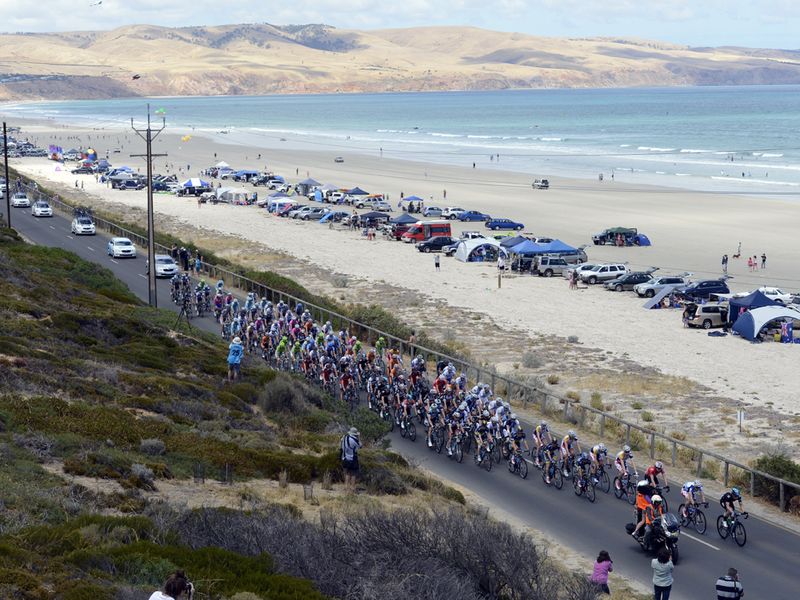 Once again the race got off to a fast start on the coastal road to Snapper Point