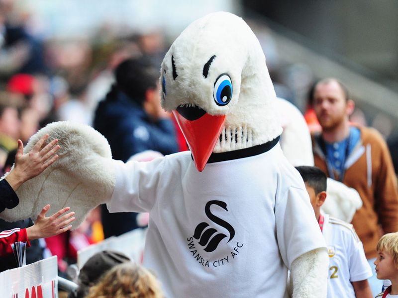 The first of today's FA Cup third round clashes sees two Premier League teams go head-to-head. Swansea City face Arsenal at Liberty Stadium.