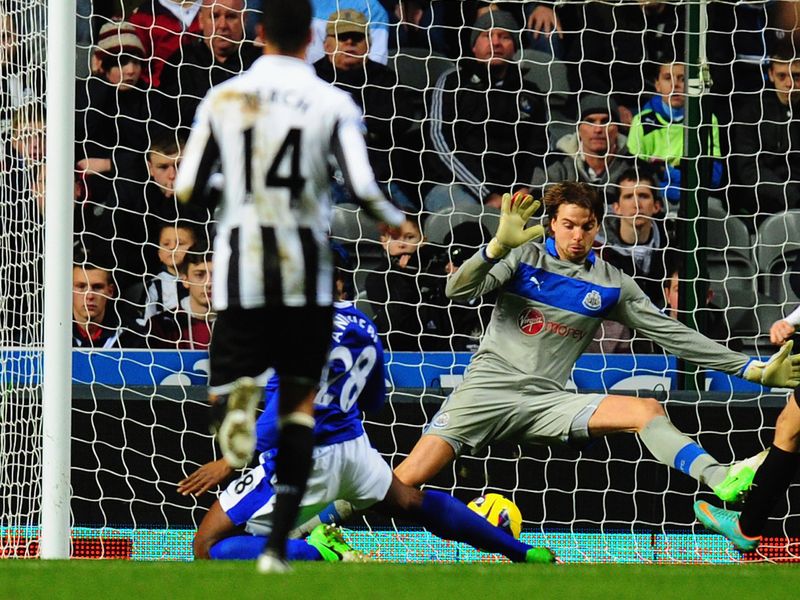 Victor Anichebe completes the turnaround at St James' Park by giving Everton a 2-1 lead