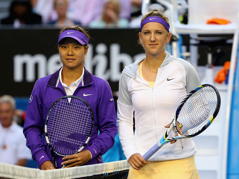 Li Na and Victoria Azarenka line up before the women's singles final