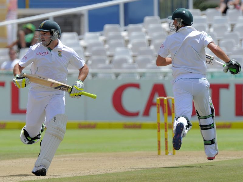 Dean Elgar and AB de Villiers shared a 54-run stand.