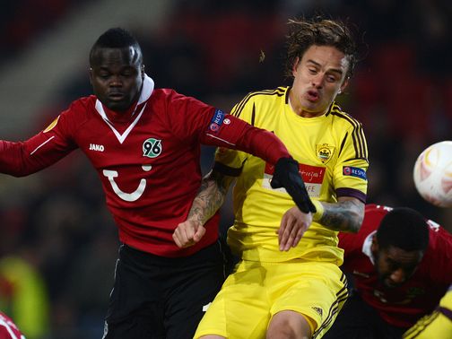Andrei Eschenko vies for the ball with Didier Ya Konan