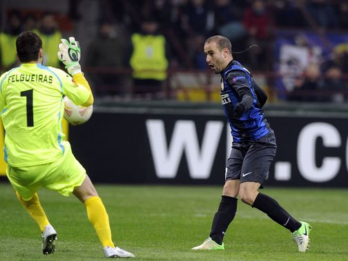 Rodrigo Palacio opens the scoring for Inter Milan