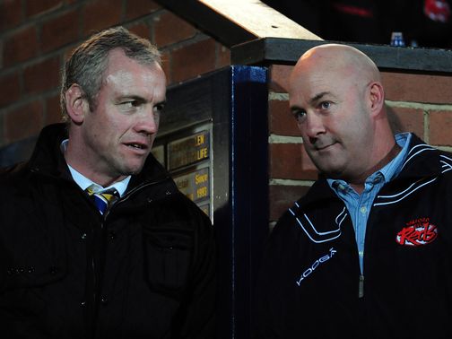 Brian McDermott and Phil Veivers have a chat.