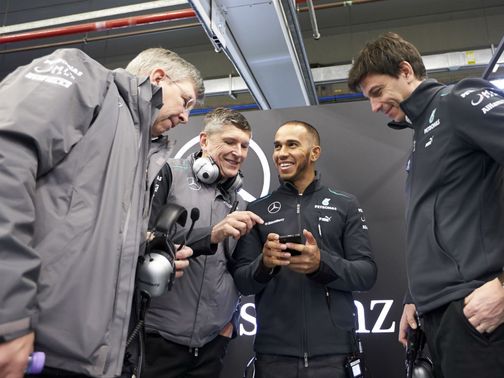 Toto Wolff (r): Tough decision to make