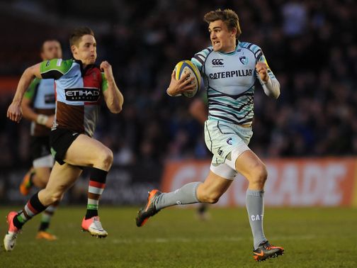 Toby Flood breaks clear for a Leicester try