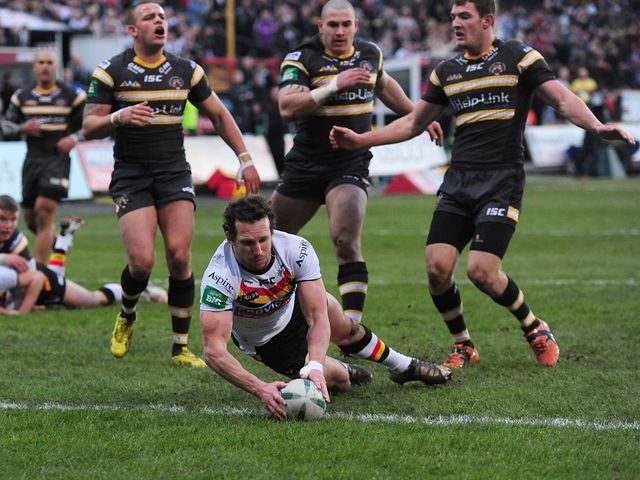 Breatt Kearney goes over for a Bradford try