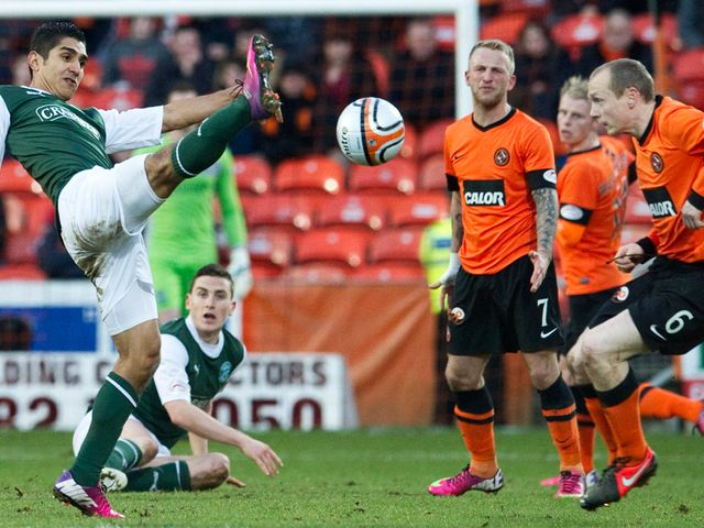 Jorge Claros (left) challenges Willo Flood