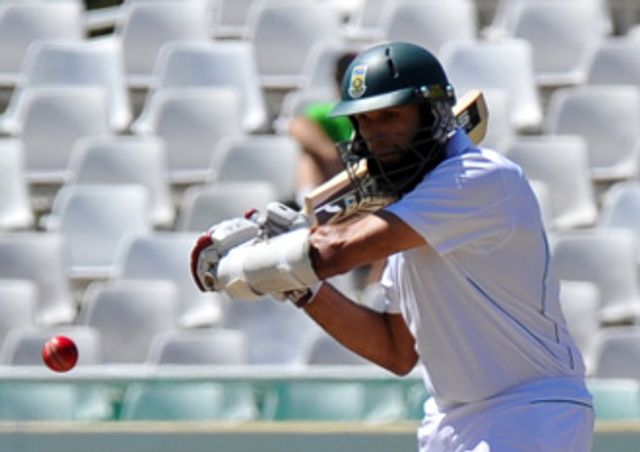 Hashim Amla: Helped Surrey to a vital win