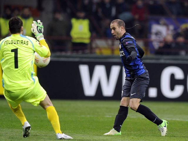 Rodrigo Palacio opens the scoring for Inter Milan
