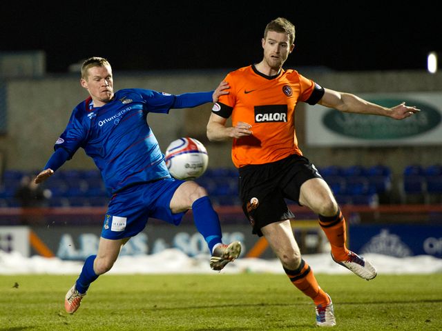 Billy McKay and Brian McLean battle for the ball