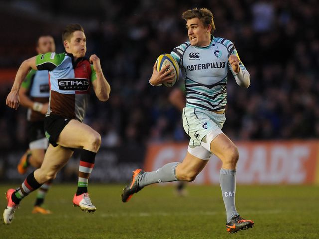 Toby Flood breaks clear for a Leicester try