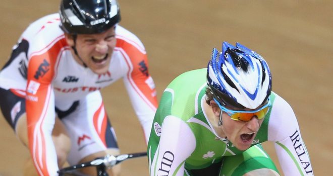 Martyn Irvine won the scratch race with a late attack