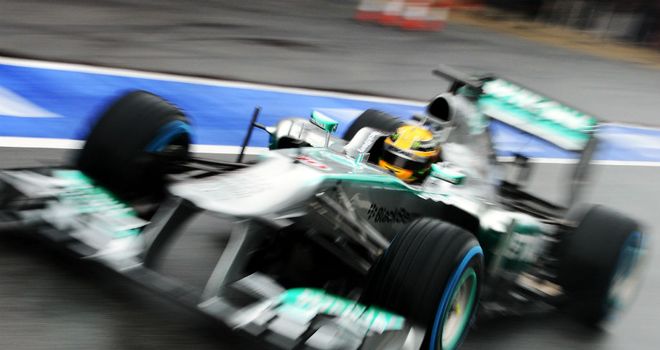 Formula 1 kausi 2013 - Sivu 4 Lewis-Hamilton-Mercedes-Testing-2013-1_2905735