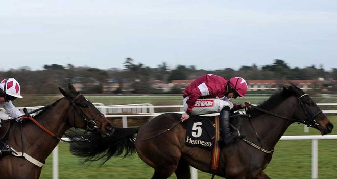 Flemenstar: Chases Sir Des Champs in vain