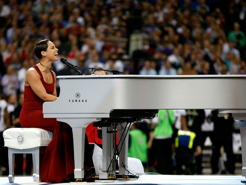 Alicia Keys gave a lovely rendition of the Star Spangled Banner