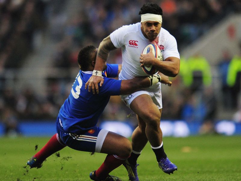 Mathieu Bastareaud tackles Manu Tuilagi