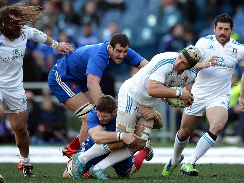 Locks away: Italian lock Francesco Minto battles with French lock and skipper Pascal Pape