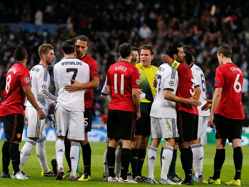 Real Madrid and Manchester United congratulate each other at full-time