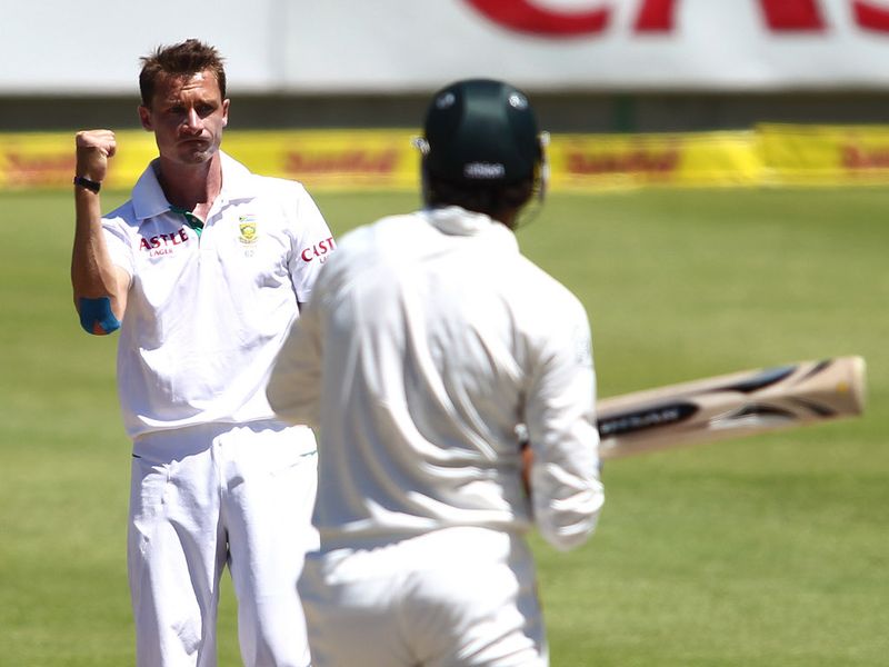 Dale Steyn picked up the final wicket as Pakistan was bowled out for 169.