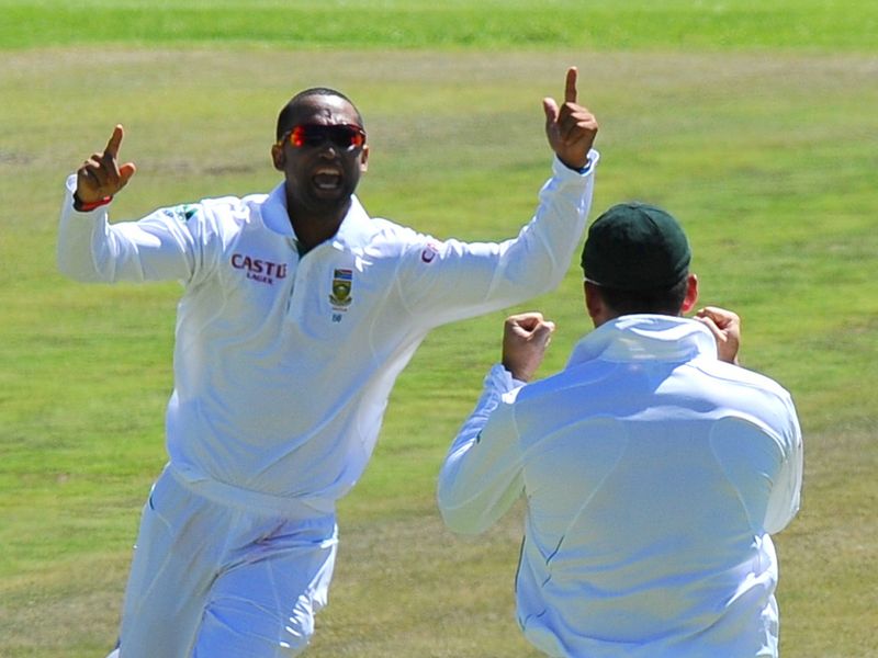 Robin Peterson got the breakthrough when Misbah-ul-Haq mistimed a sweep.