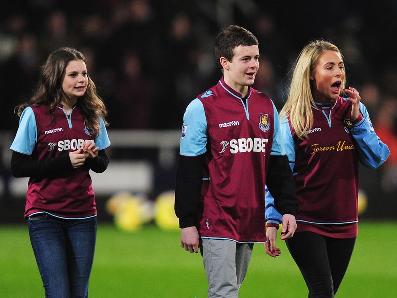 Bobby Moore's grandchildren Ava, Freddie and Poppy appeared as the former West Ham legend was celebrated before kick-off.