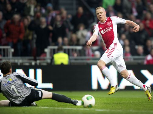 Kolbeinn Sigthorsson scores as Ajax beat PEC Zwolle 3-0.