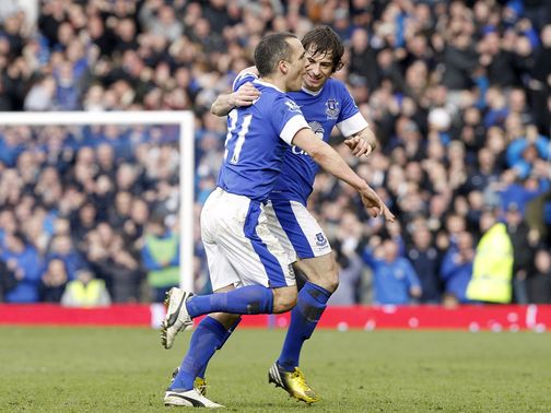 Leon Osman celebrates his opening goal for Everton&nbsp;