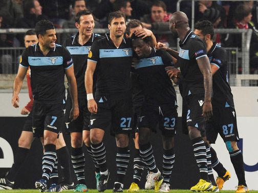 Lazio celebrate Ogenyi Onazi's goal