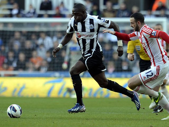 Moussa Sissoko gets away from Marc Wilson