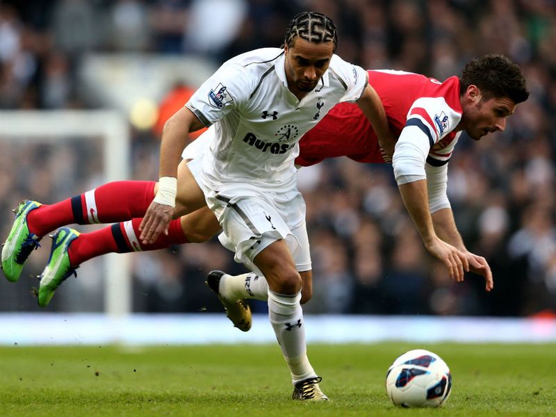 Benoit Assou-Ekotto gets away from Olivier Giroud's flying challenge in the early moments