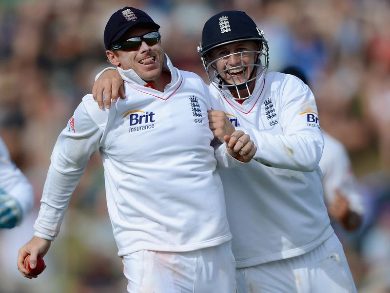 The Kiwis ended the day on 77/1, Hamish Rutherford caught by Ian Bell off Monty Panesar.