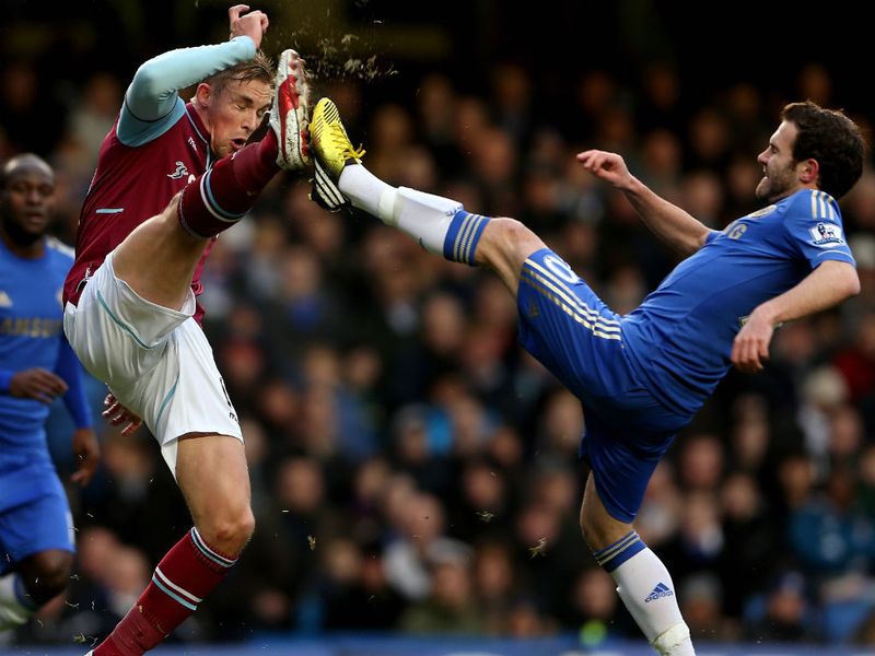 Some kung-fu fighting between Jack Collison and Juan Mata