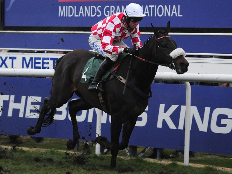 In the gathering gloom Deputy Dan takes the closing bumper