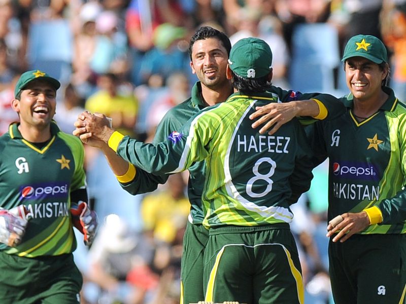 Junaid Khan ensured Henry Davids' stay was brief.