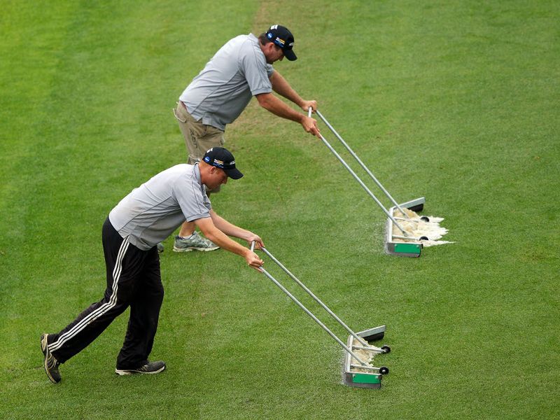 The ground staff tried to make the field ready for play, but matters were abandoned with the Kiwi score on 162/2.