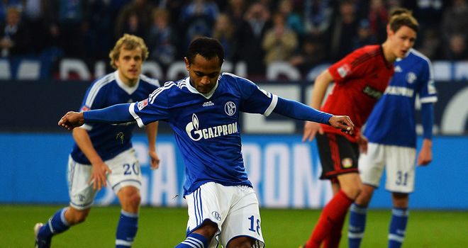 Raffael scores for Schalke