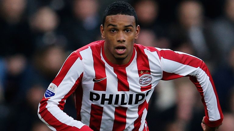 Jurgen Locadia: Late goal sent PSV level at the top