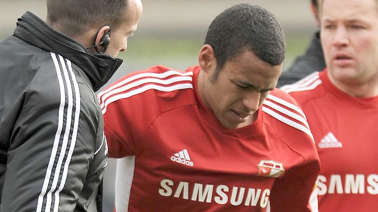 Nathan Thompson: Pens new Robins deal