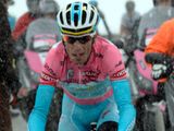 Nibali edges closer