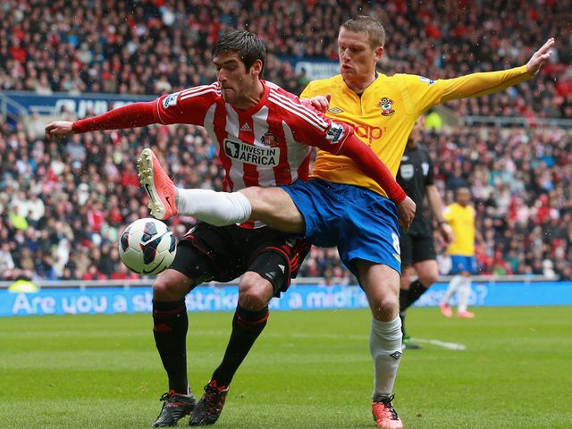 Danny Graham holds off Steven Davis