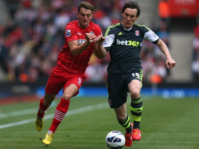 Jay Rodriguez is tackled by Dean Whitehead