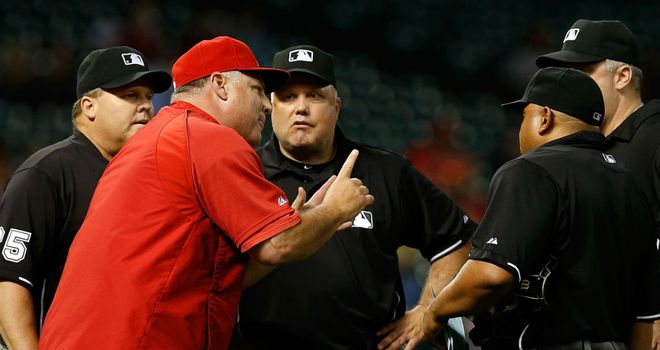 Angels boss Mike Scioscia argues with officials