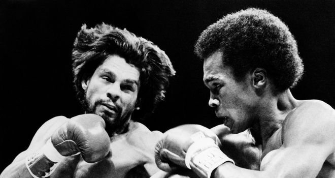 A rare shot of a Duran punch landing in the rematch!