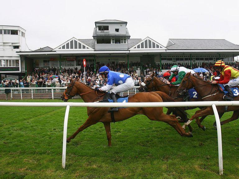 http://e0.365dm.com/13/05/768x576/Catterick-racecourse-2008_2940522.jpg?20130507083654