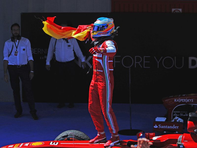 Fernando Alonso celebrates