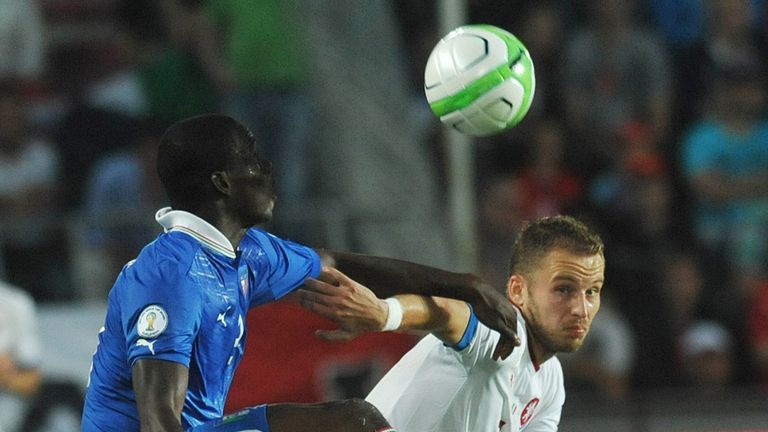 Michal Kadlec (R) vies for the ball with Mario Balotteli