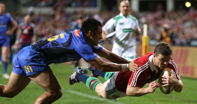 Brian O'Driscoll dives over for his first try against Western Force