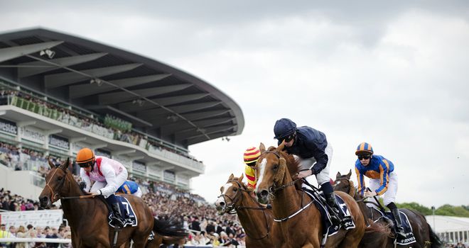 Galileo Rock (centre) and Libertarian (left): Set to do battle in Leger